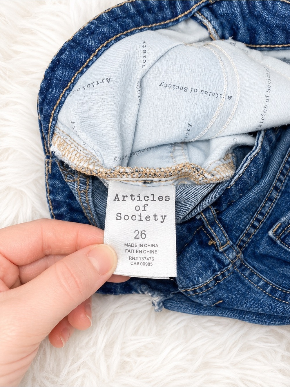 Articles of Society Distressed Denim Shorts Women’s 26 Mid Rise Raw Hem Festival - Picture 2 of 3